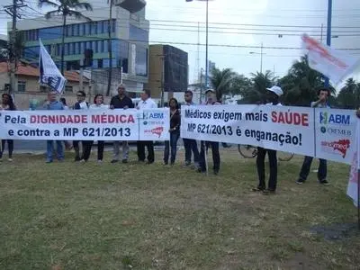 Médicos baianos protestam contra MP 621