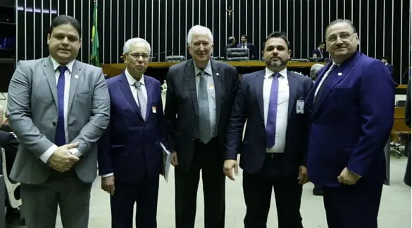 Secretário-Geral da ABM participa de homenagem ao Dia do Médico na Câmara dos Deputados