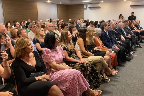 Em noite emocionante, ABM homenageia grandes nomes da medicina baiana